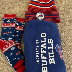 Women’s Nike Buffalo Bills hoodie, socks, and winter hat (size small)